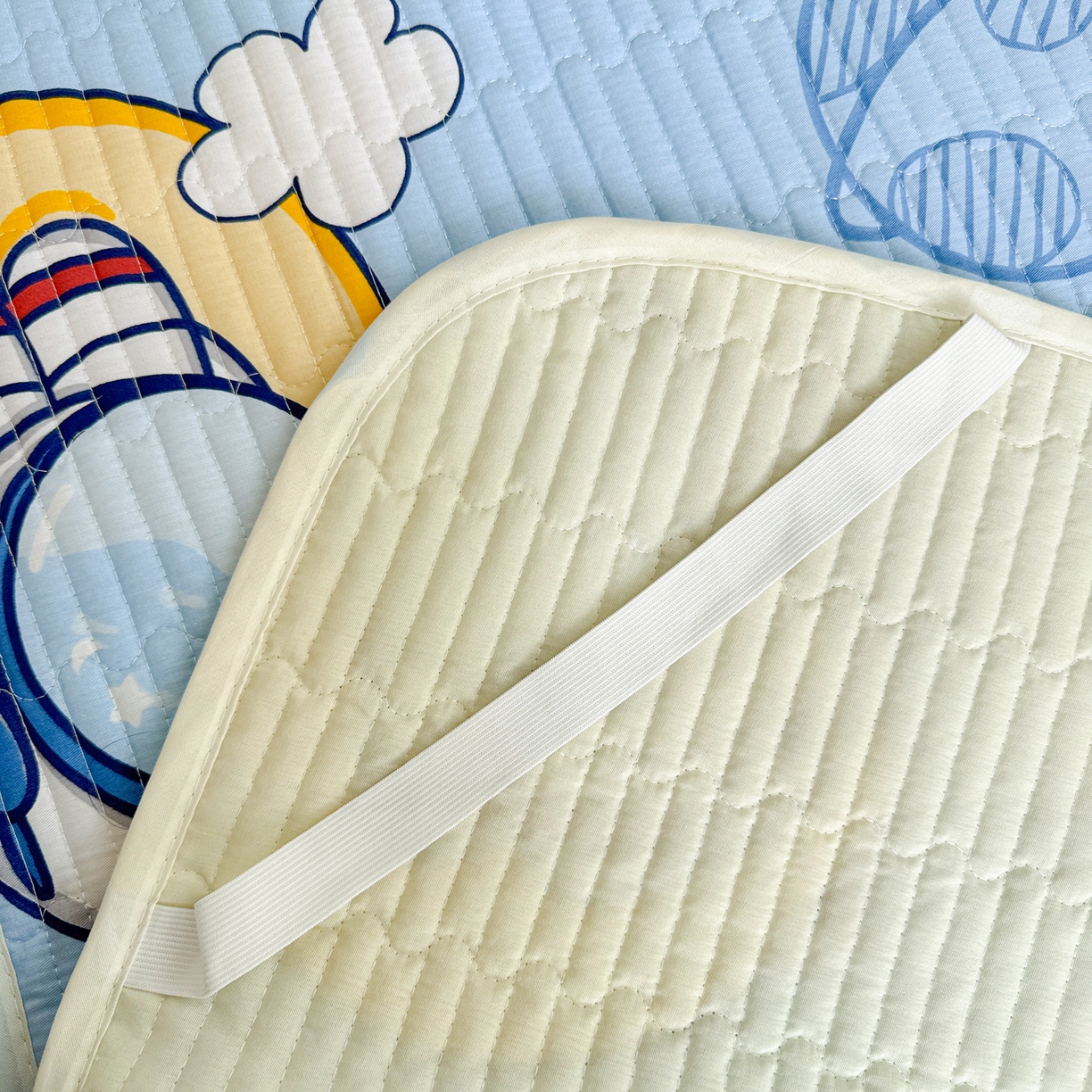 91家纺网 家纺一手货源 找家纺 妮可 2025热款学生床全棉夹棉多功能床垫-床盖 宇航员