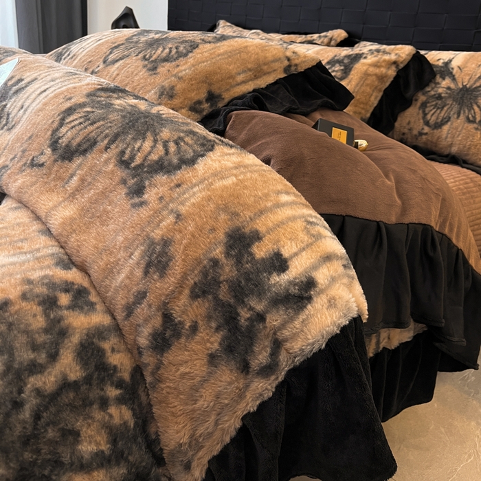 91家纺网 家纺一手货源 找家纺 利欧 2025新款兔毛牛奶绒印花四件套 黑影蝶梦