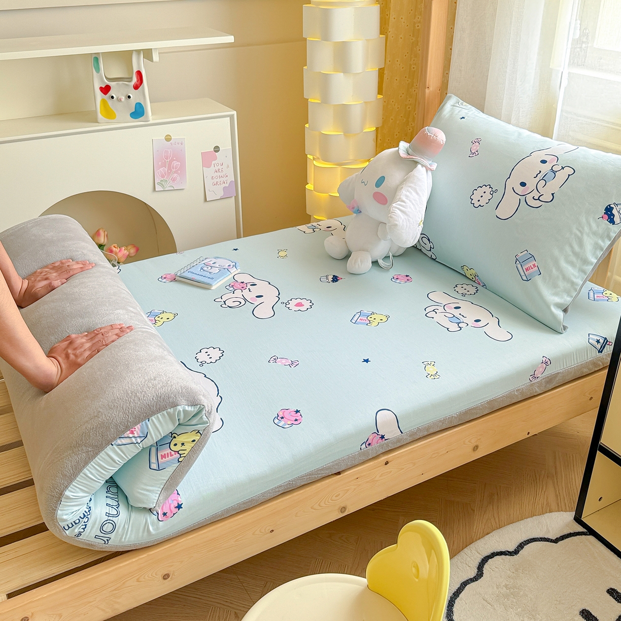 91家纺网 家纺一手货源 找家纺 妮可 2025热款花型全包床垫套褥子套（AB双版A全棉B绒） 冰激凌玉桂狗