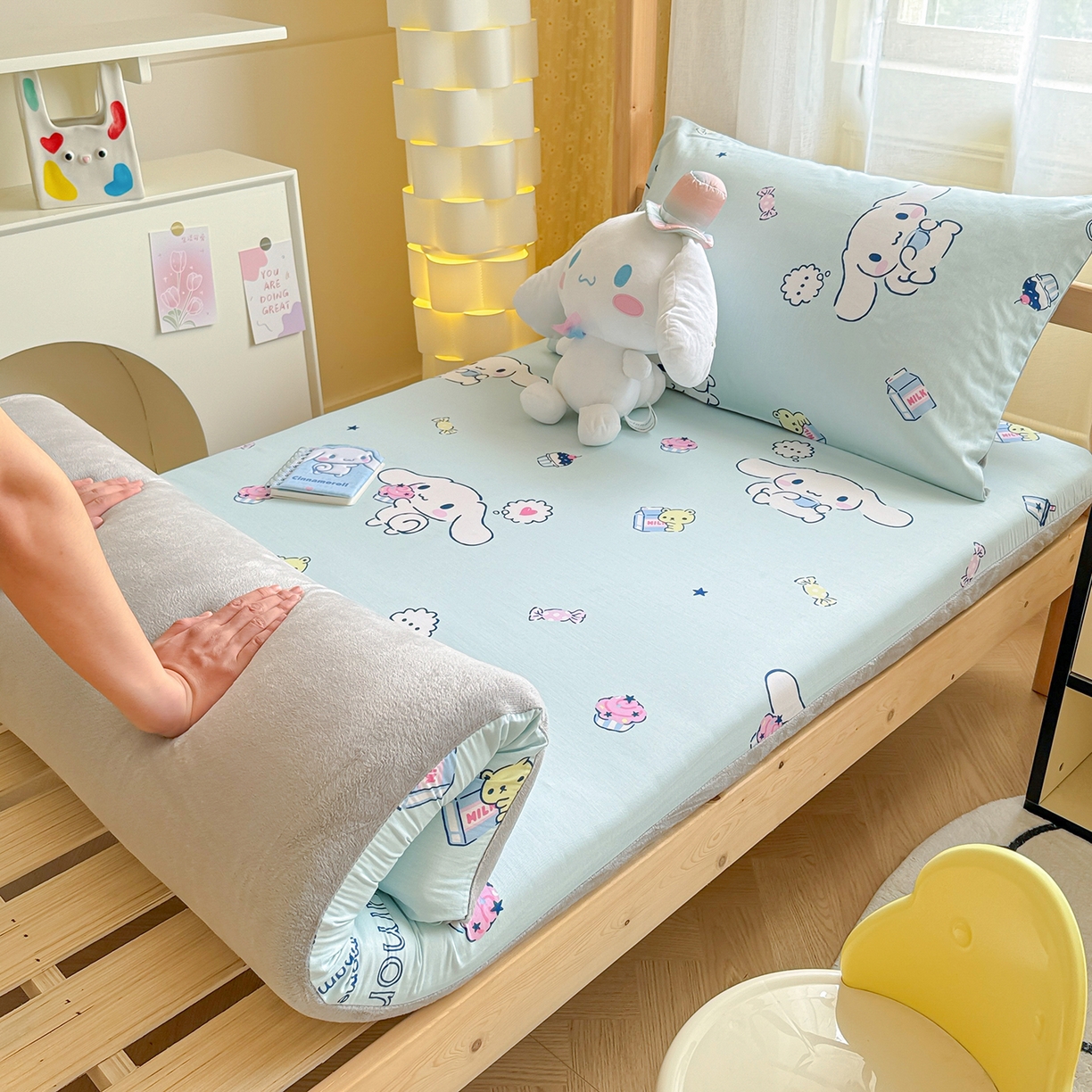 91家纺网 家纺一手货源 找家纺 妮可 2025热款花型全包床垫套褥子套（AB双版A全棉B绒） 冰激凌玉桂狗