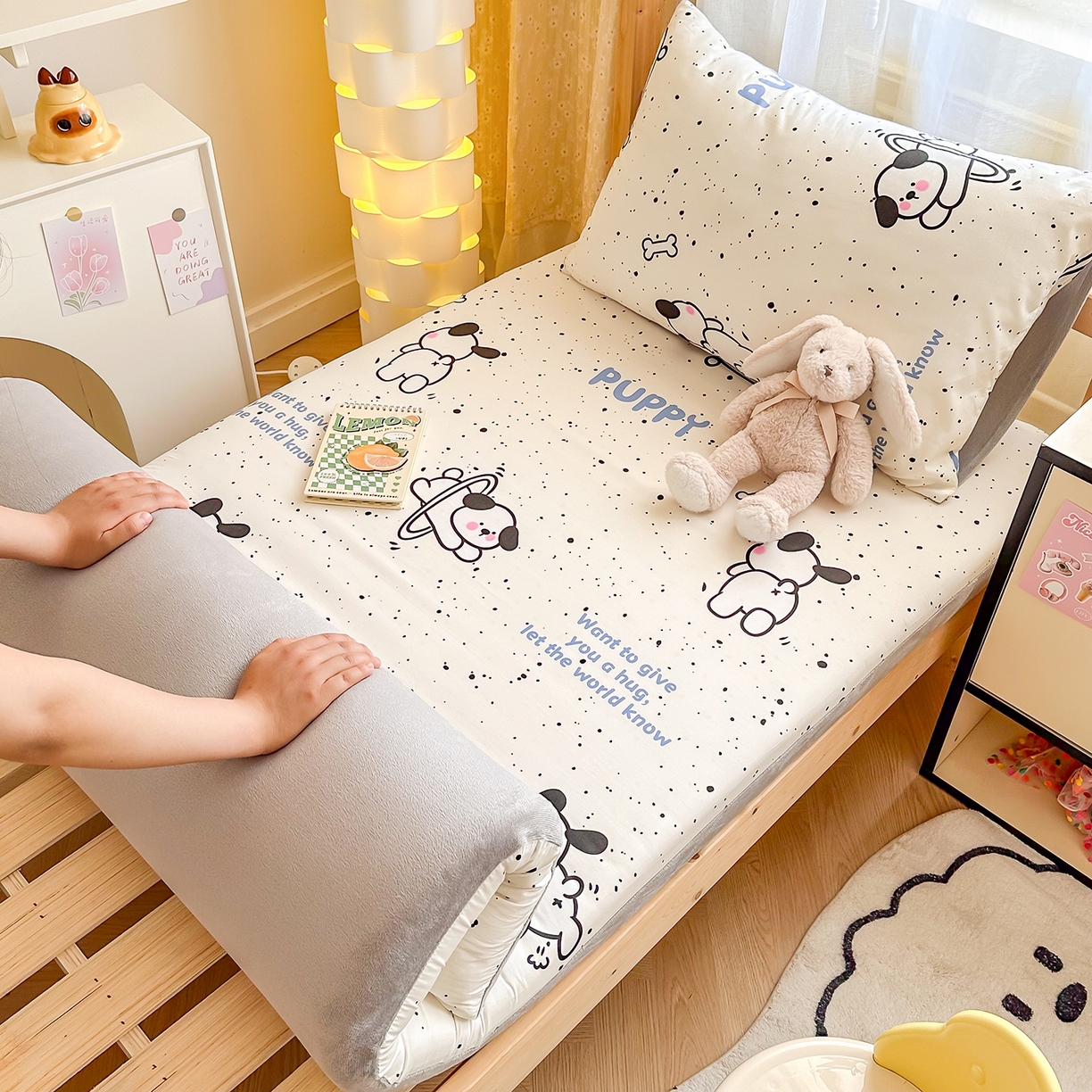 91家纺网 家纺一手货源 找家纺 妮可 2025热款花型全包床垫套褥子套（AB双版A全棉B绒） 可爱修狗