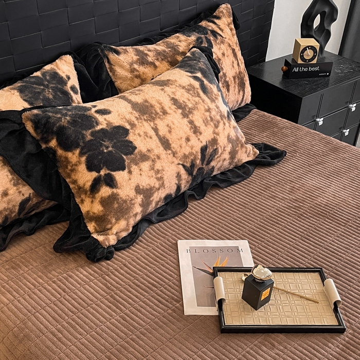 91家纺网 家纺一手货源 找家纺 利欧 2025新款兔毛牛奶绒印花四件套 古意幽花