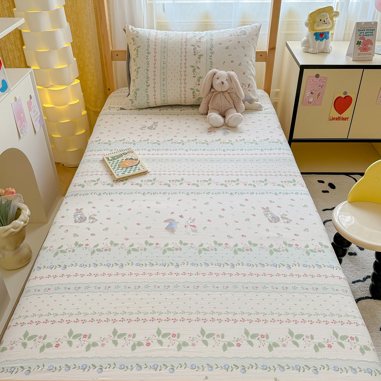 91家纺网 家纺一手货源 找家纺 妮可 2025热款花型全包床垫套褥子套（AB双版A全棉B绒） 草莓小兔