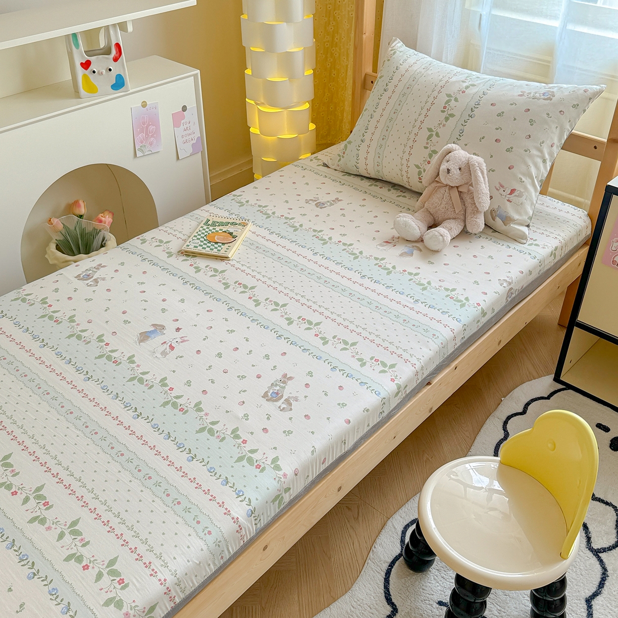 91家纺网 家纺一手货源 找家纺 妮可 2025热款花型全包床垫套褥子套（AB双版A全棉B绒） 草莓小兔