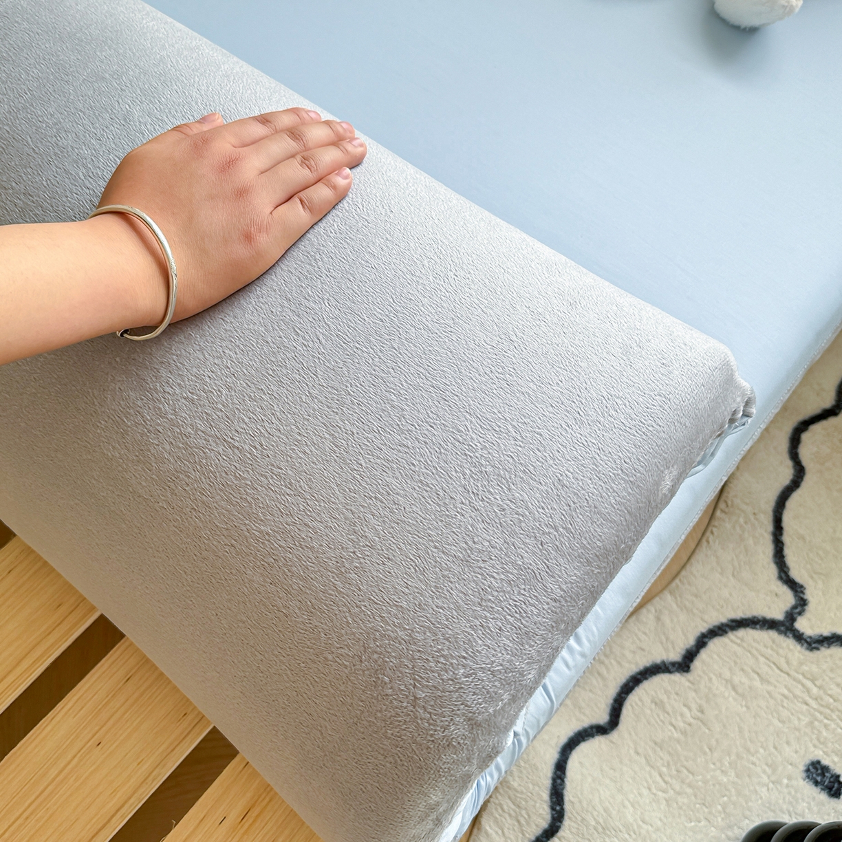 91家纺网 家纺一手货源 找家纺 妮可 2025热款花型全包床垫套褥子套（AB双版A全棉B绒） 宾利蓝