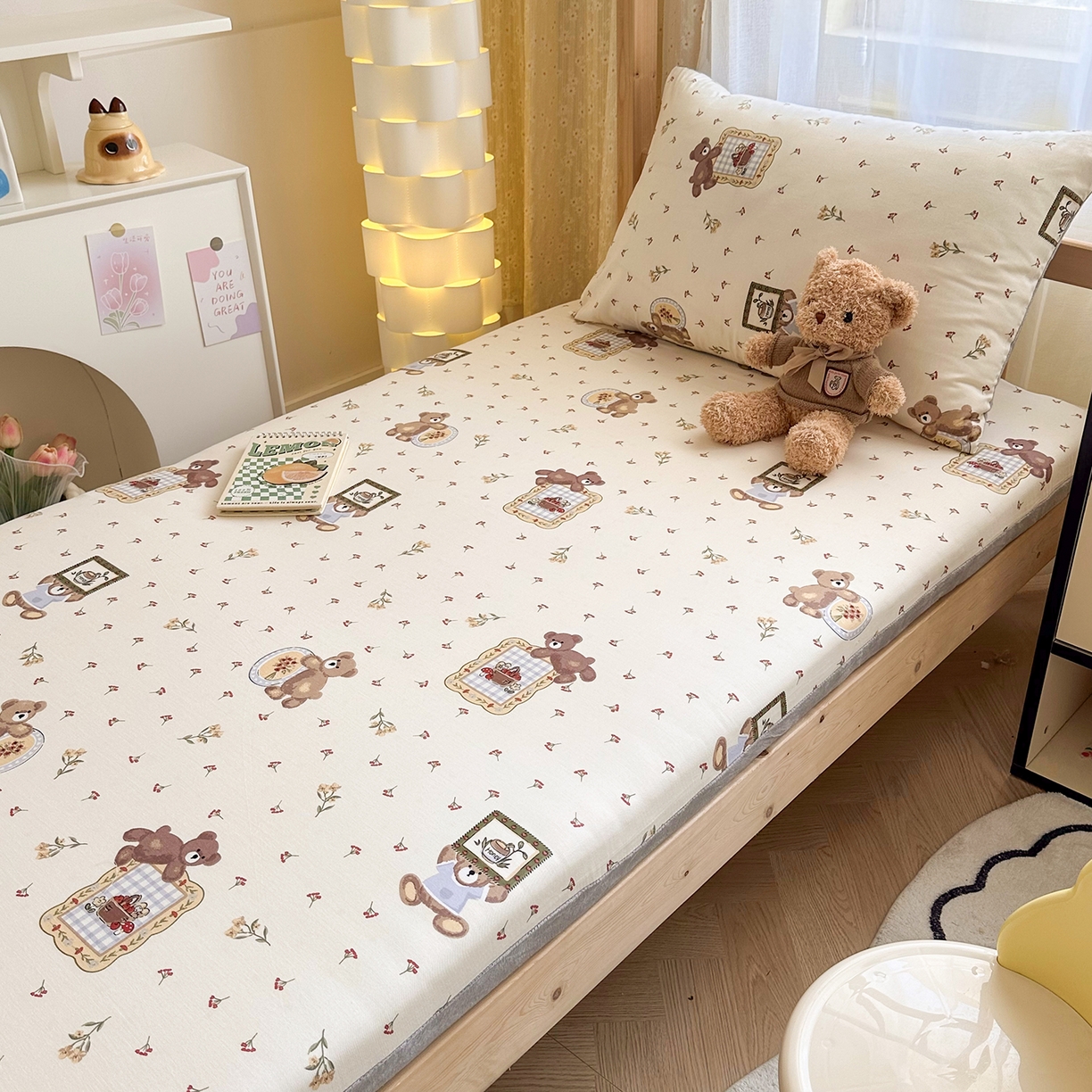 91家纺网 家纺一手货源 找家纺 妮可 2025热款花型全包床垫套褥子套（AB双版A全棉B绒） 拍照小熊