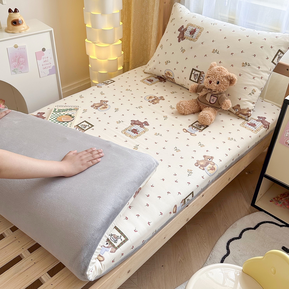 91家纺网 家纺一手货源 找家纺 妮可 2025热款花型全包床垫套褥子套（AB双版A全棉B绒） 拍照小熊