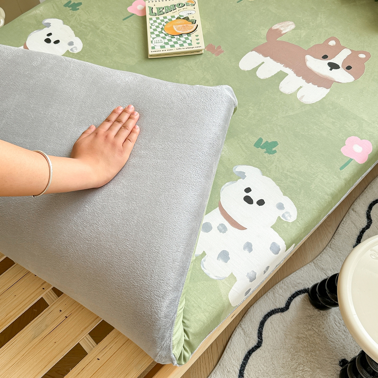 91家纺网 家纺一手货源 找家纺 妮可 2025热款花型全包床垫套褥子套（AB双版A全棉B绒） 手绘汪