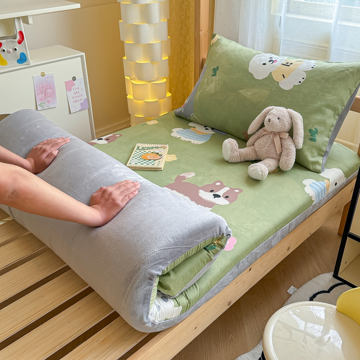 91家纺网 家纺一手货源 找家纺 妮可 2025热款花型全包床垫套褥子套（AB双版A全棉B绒） 手绘汪