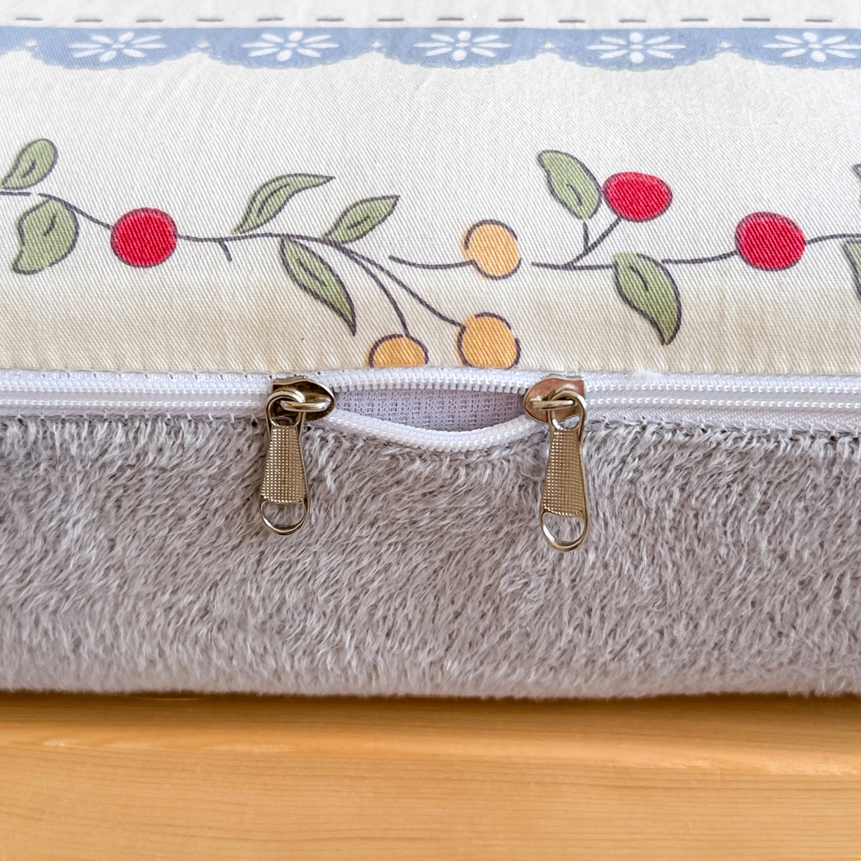 91家纺网 家纺一手货源 找家纺 妮可 2025热款花型全包床垫套褥子套（AB双版A全棉B绒） 花丛兔兔