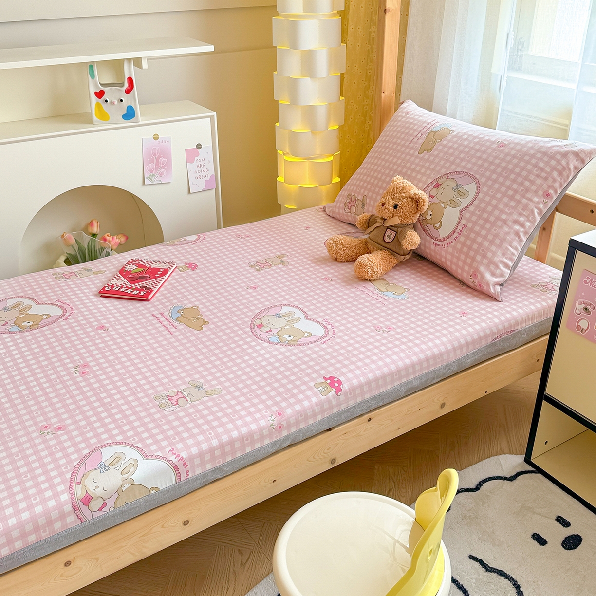 91家纺网 家纺一手货源 找家纺 妮可 2025热款花型全包床垫套褥子套（AB双版A全棉B绒） 可爱珍妮