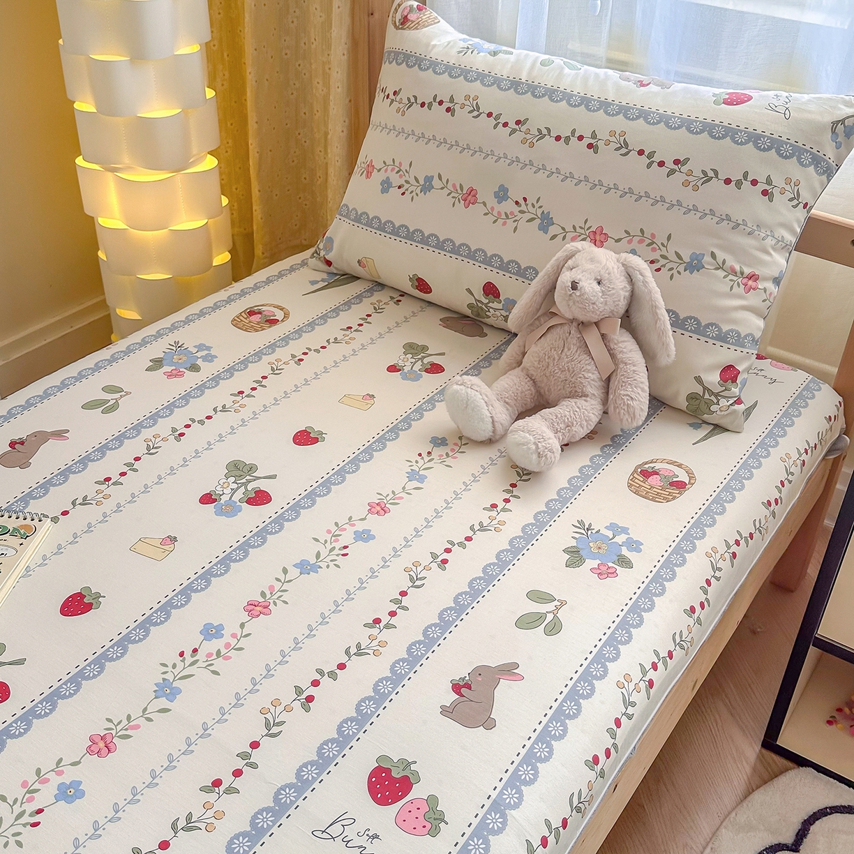 91家纺网 家纺一手货源 找家纺 妮可 2025热款花型全包床垫套褥子套（AB双版A全棉B绒） 花丛兔兔