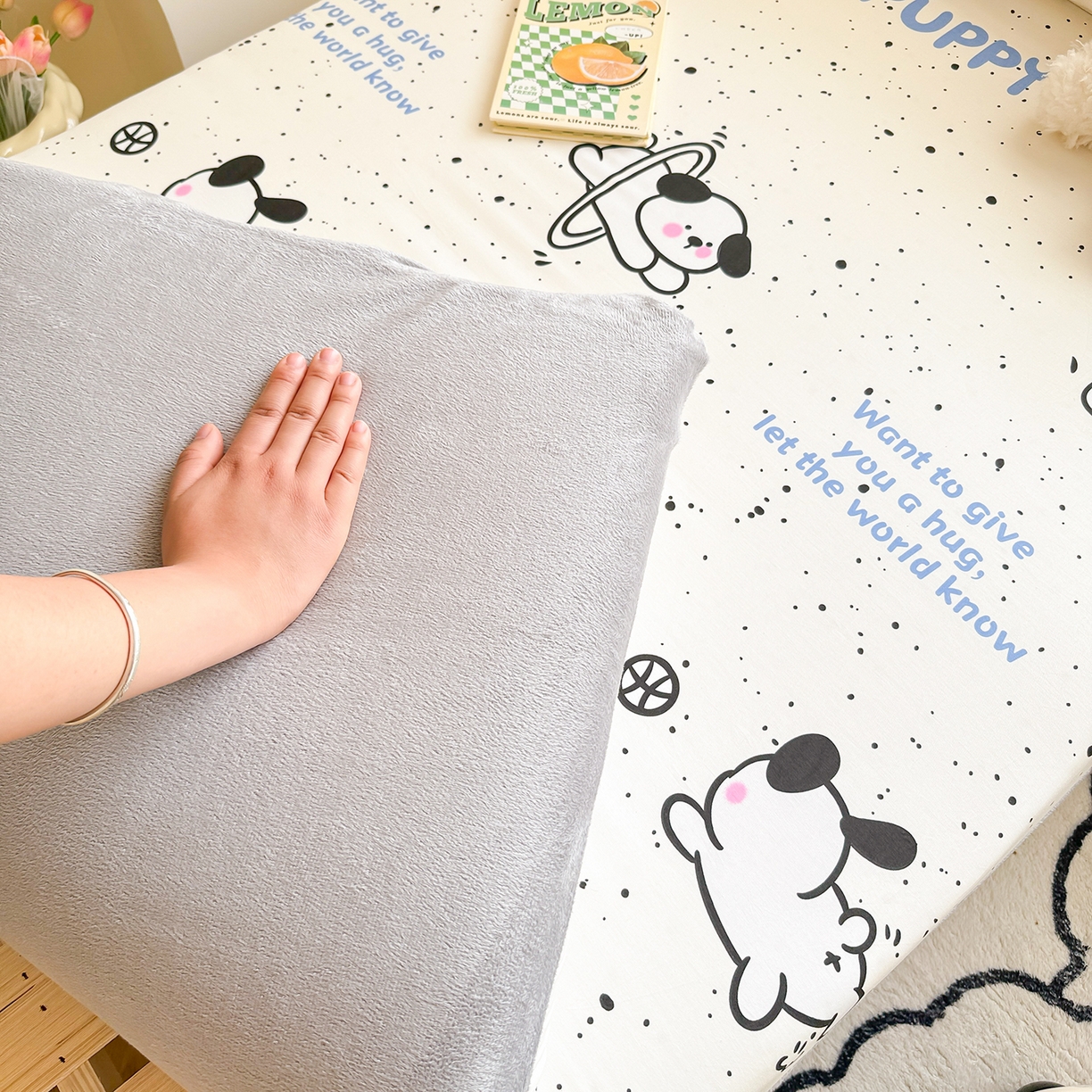 91家纺网 家纺一手货源 找家纺 妮可 2025热款花型全包床垫套褥子套（AB双版A全棉B绒） 可爱修狗