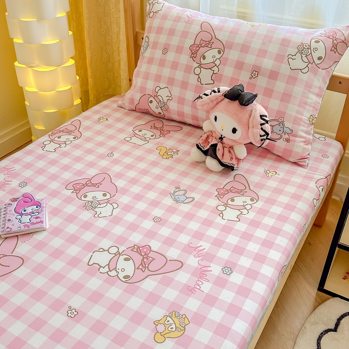 91家纺网 家纺一手货源 找家纺 妮可 2025热款花型全包床垫套褥子套（AB双版A全棉B绒） 粉格美乐蒂