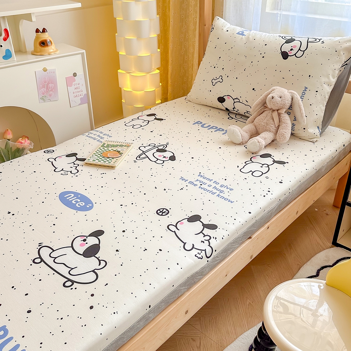 91家纺网 家纺一手货源 找家纺 妮可 2025热款花型全包床垫套褥子套（AB双版A全棉B绒） 可爱修狗