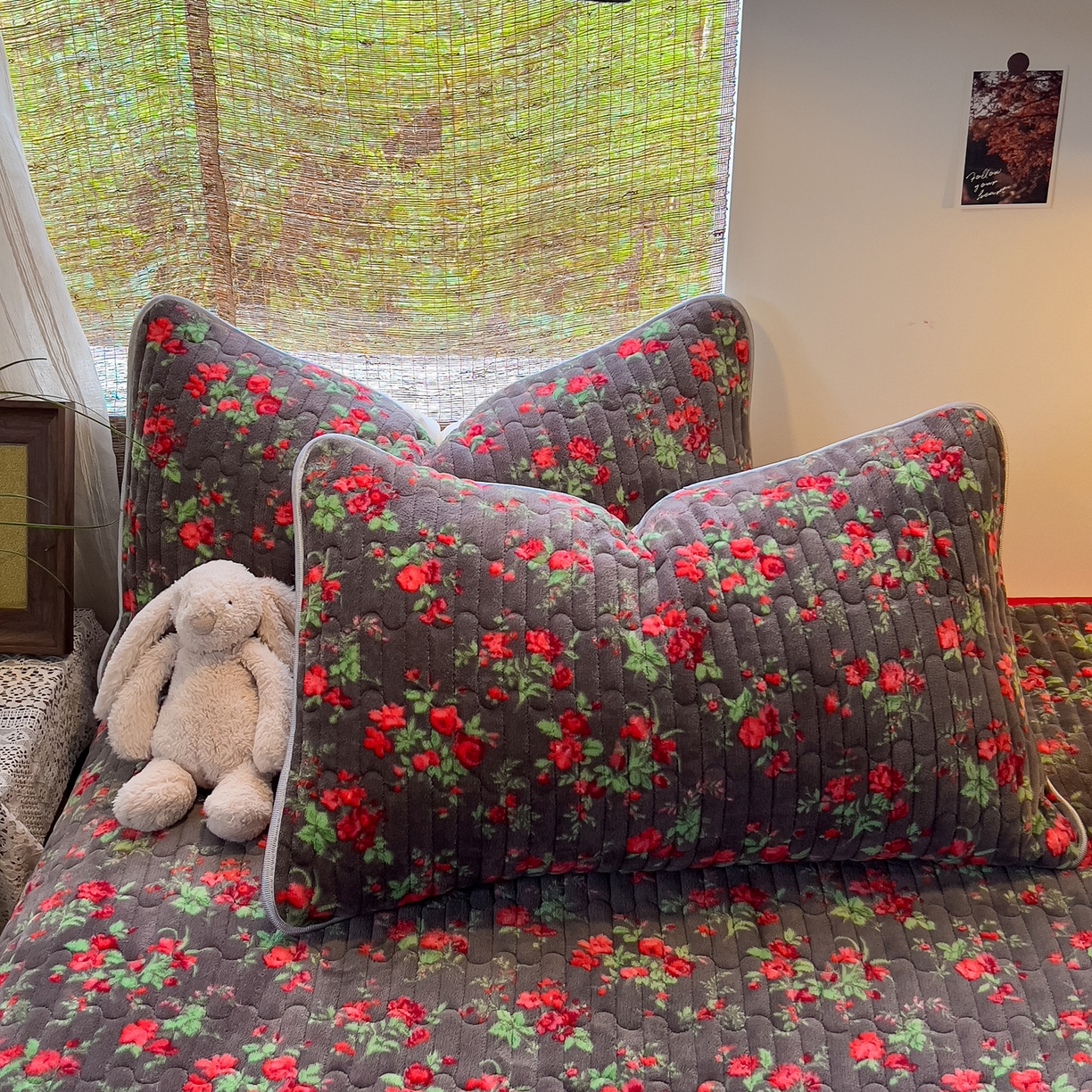 91家纺网 家纺一手货源 找家纺 （总）梵克保罗 2025新款牛奶绒夹棉花边韩版印花单床盖-花妖