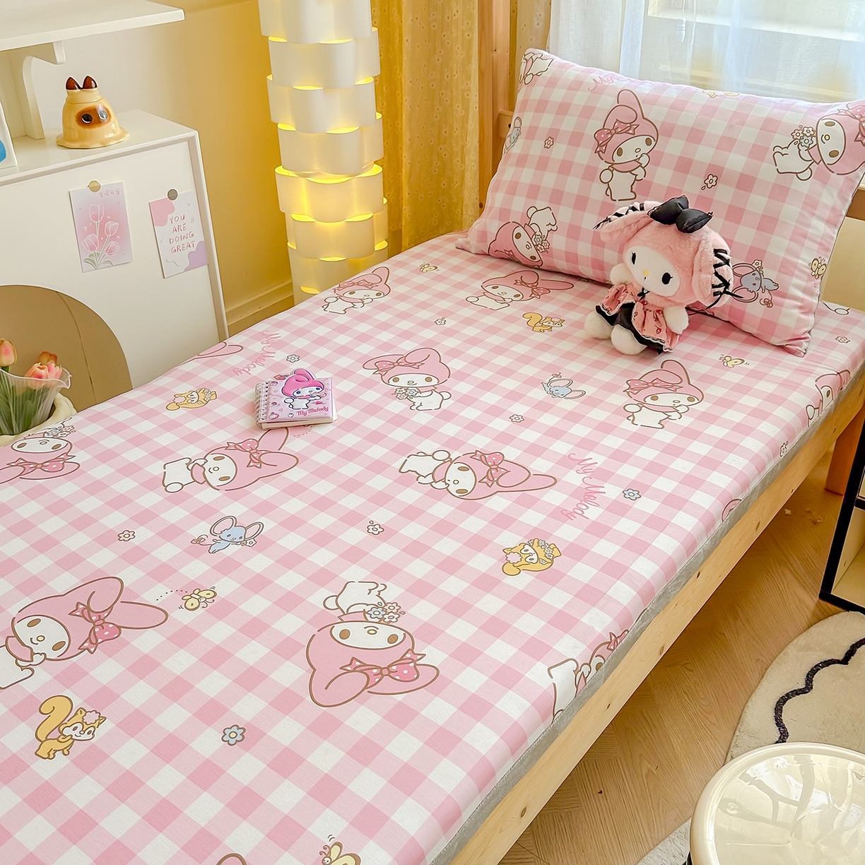 91家纺网 家纺一手货源 找家纺 妮可 2025热款花型全包床垫套褥子套（AB双版A全棉B绒） 粉格美乐蒂