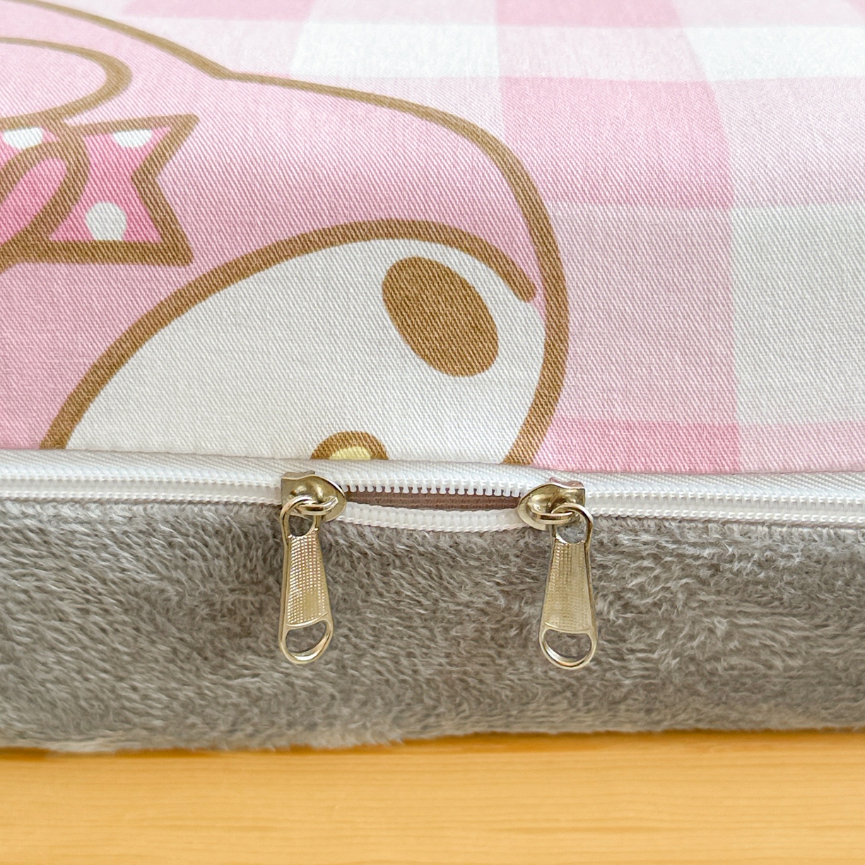 91家纺网 家纺一手货源 找家纺 妮可 2025热款花型全包床垫套褥子套（AB双版A全棉B绒） 粉格美乐蒂