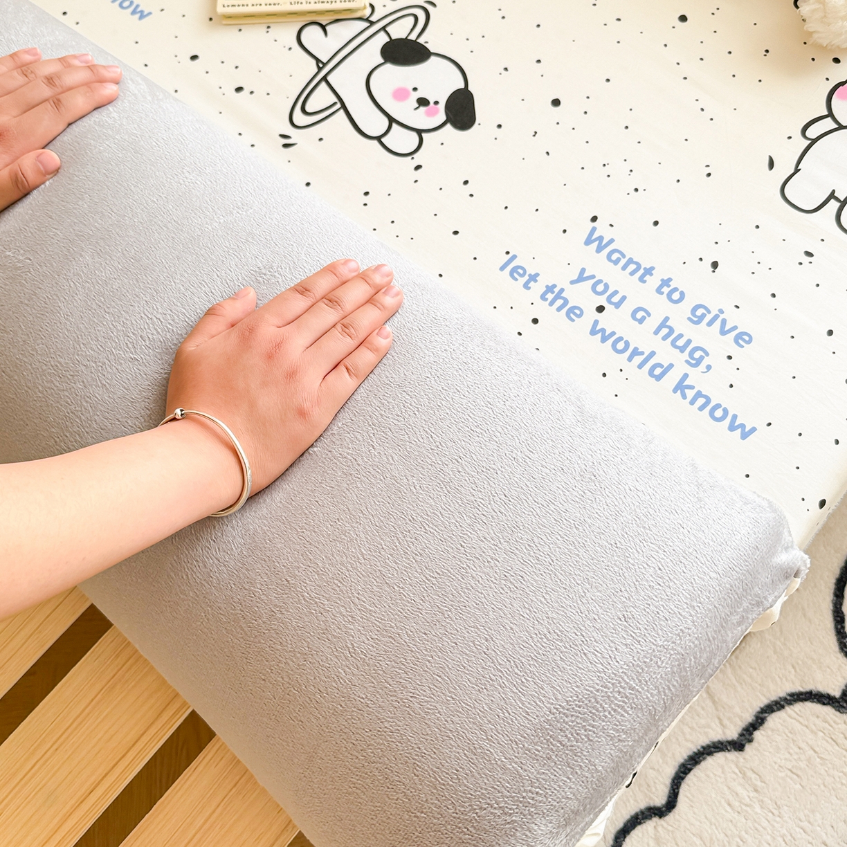 91家纺网 家纺一手货源 找家纺 妮可 2025热款花型全包床垫套褥子套（AB双版A全棉B绒） 可爱修狗