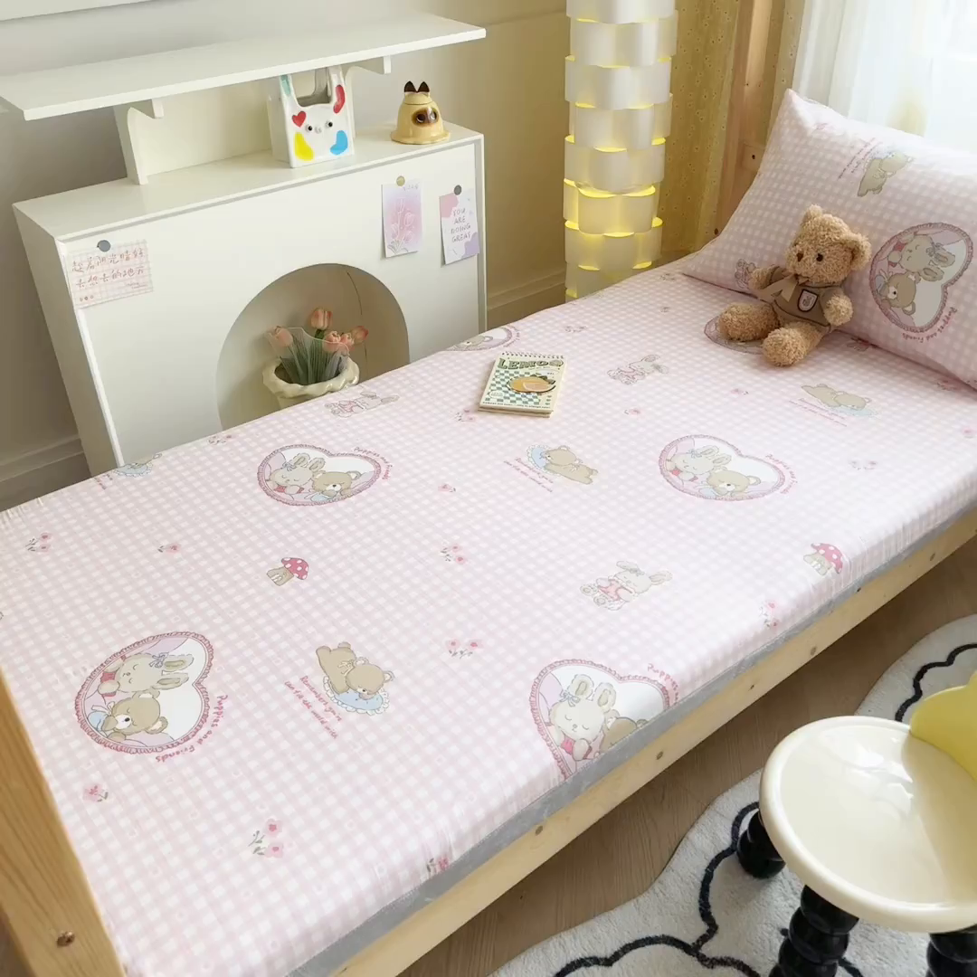 91家纺网 家纺一手货源 找家纺 妮可 2025热款花型全包床垫套褥子套（AB双版A全棉B绒） 可爱珍妮