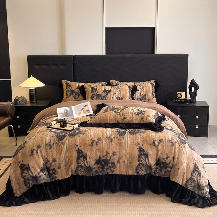 91家纺网 家纺一手货源 找家纺 利欧 2025新款兔毛牛奶绒印花四件套 黑影蝶梦