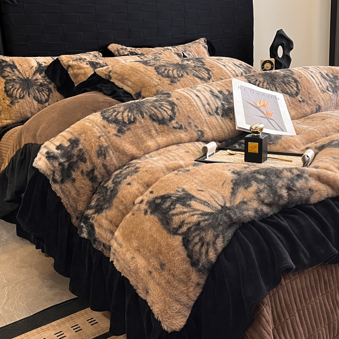 91家纺网 家纺一手货源 找家纺 利欧 2025新款兔毛牛奶绒印花四件套 黑影蝶梦