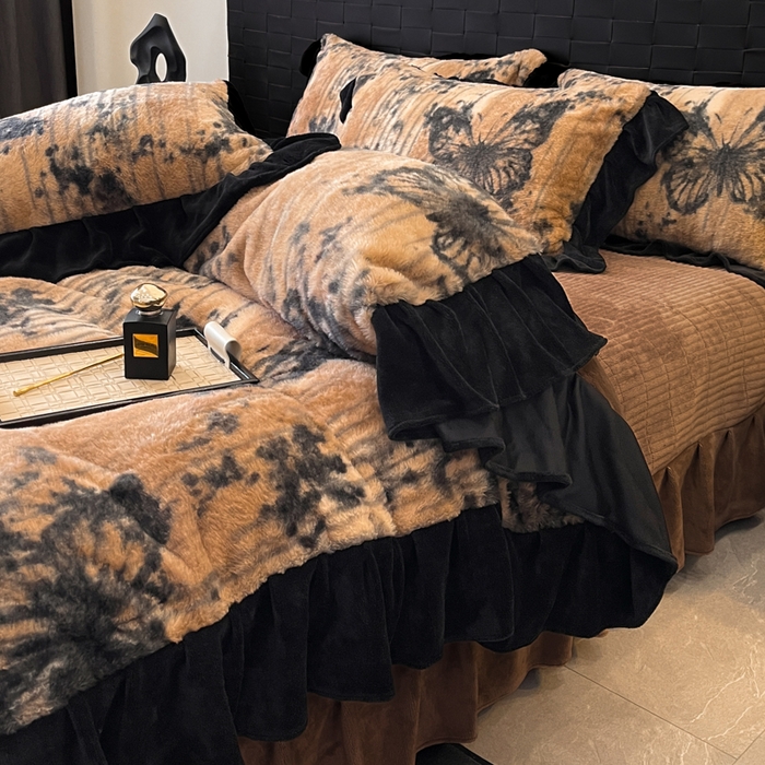 91家纺网 家纺一手货源 找家纺 利欧 2025新款兔毛牛奶绒印花四件套 黑影蝶梦