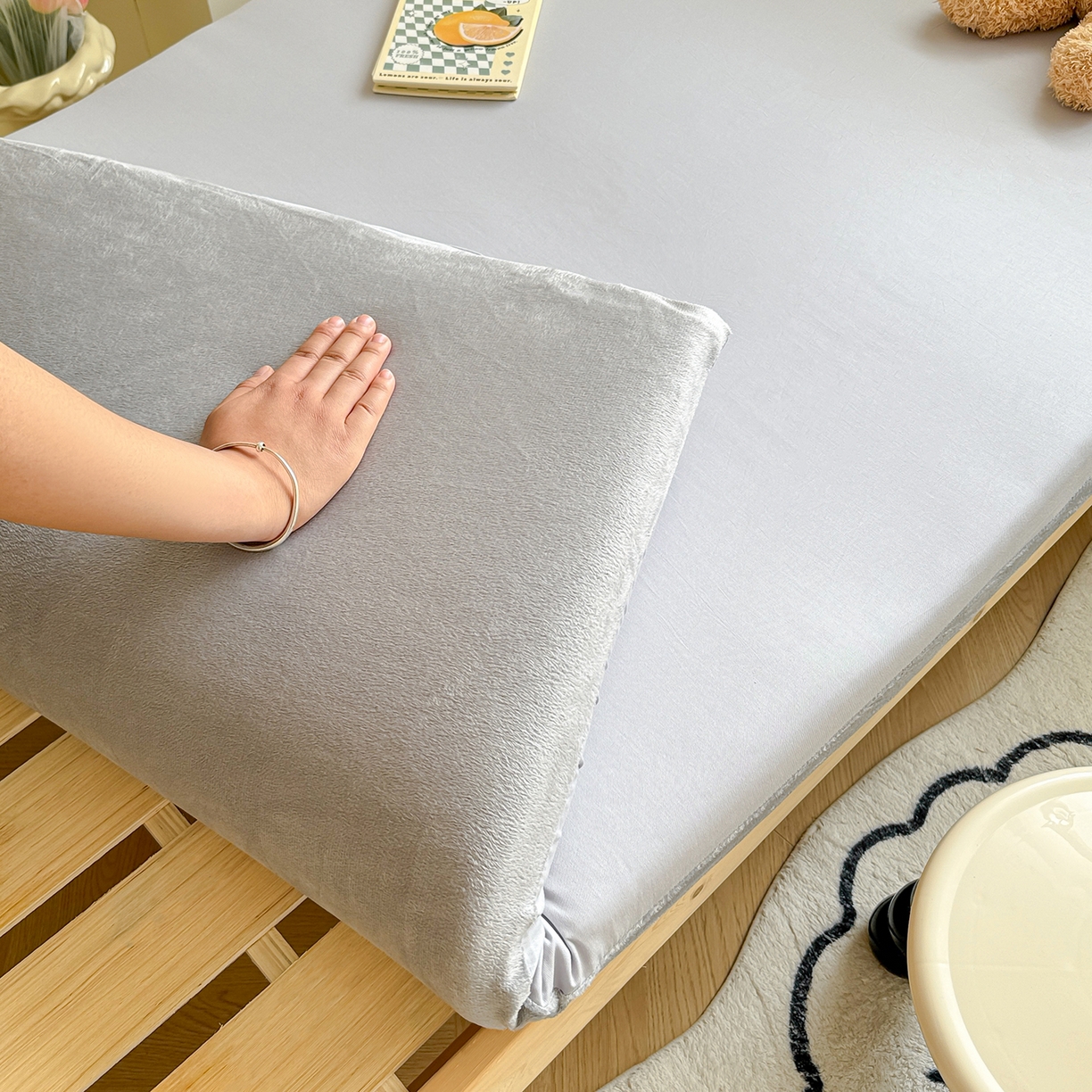 91家纺网 家纺一手货源 找家纺 妮可 2025热款花型全包床垫套褥子套（AB双版A全棉B绒） 绅士灰