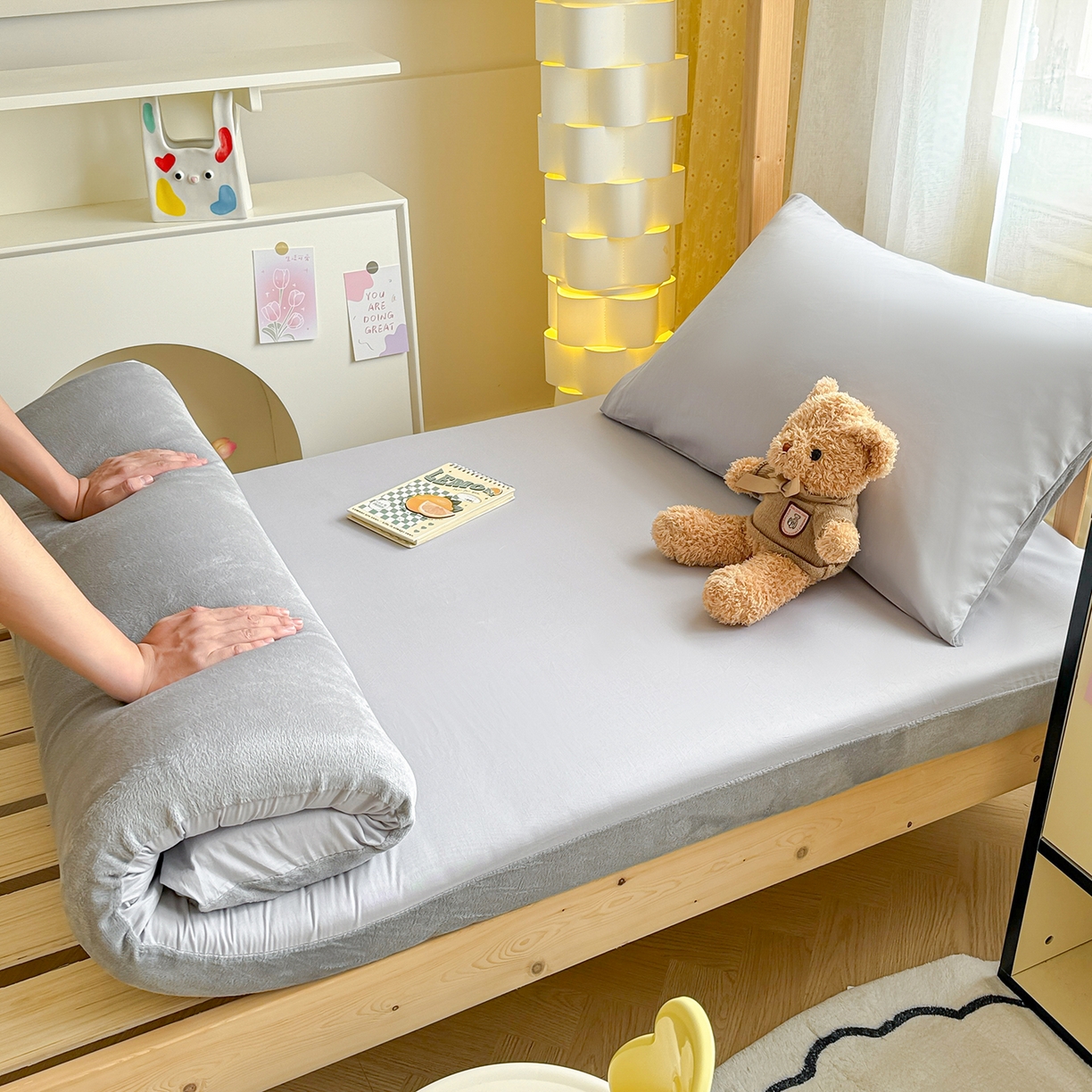 91家纺网 家纺一手货源 找家纺 妮可 2025热款花型全包床垫套褥子套（AB双版A全棉B绒） 绅士灰