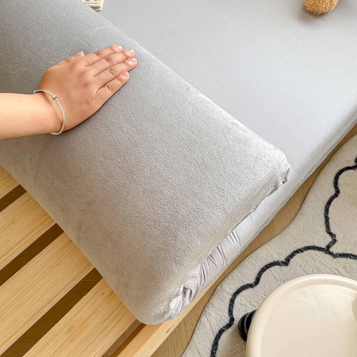 91家纺网 家纺一手货源 找家纺 妮可 2025热款花型全包床垫套褥子套（AB双版A全棉B绒） 绅士灰