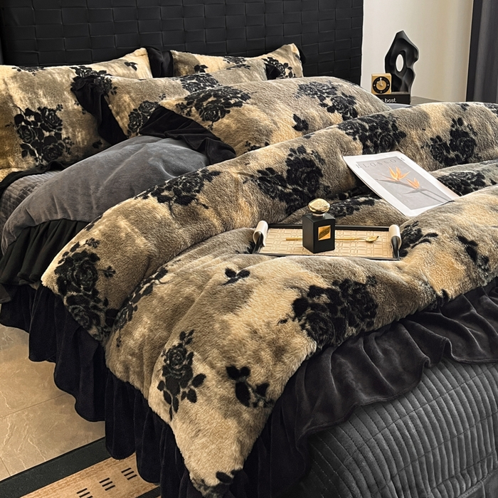 91家纺网 家纺一手货源 找家纺 利欧 2025新款兔毛牛奶绒印花四件套 黑影玫瑰