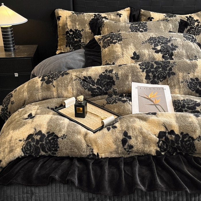 91家纺网 家纺一手货源 找家纺 利欧 2025新款兔毛牛奶绒印花四件套 黑影玫瑰