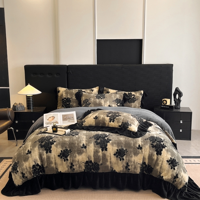 91家纺网 家纺一手货源 找家纺 利欧 2025新款兔毛牛奶绒印花四件套 黑影玫瑰