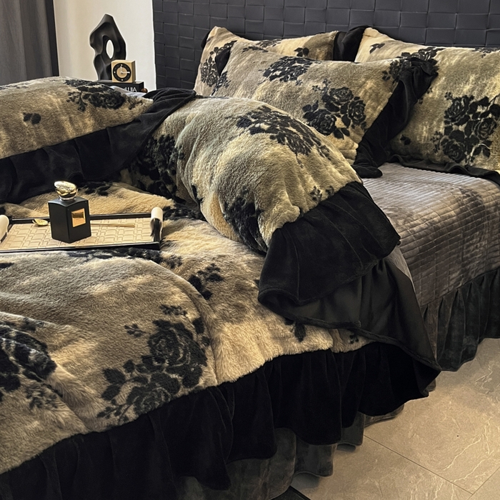 91家纺网 家纺一手货源 找家纺 利欧 2025新款兔毛牛奶绒印花四件套 黑影玫瑰