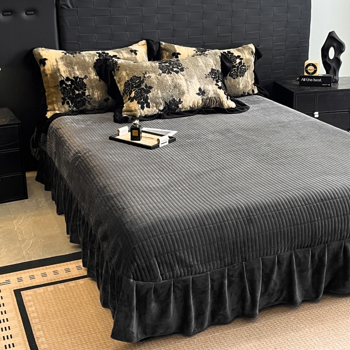 91家纺网 家纺一手货源 找家纺 利欧 2025新款兔毛牛奶绒印花四件套 黑影玫瑰