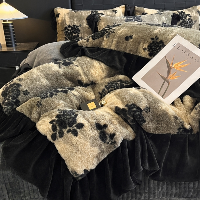 91家纺网 家纺一手货源 找家纺 利欧 2025新款兔毛牛奶绒印花四件套 黑影玫瑰