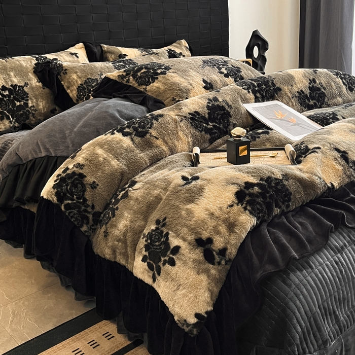 91家纺网 家纺一手货源 找家纺 利欧 2025新款兔毛牛奶绒印花四件套 黑影玫瑰