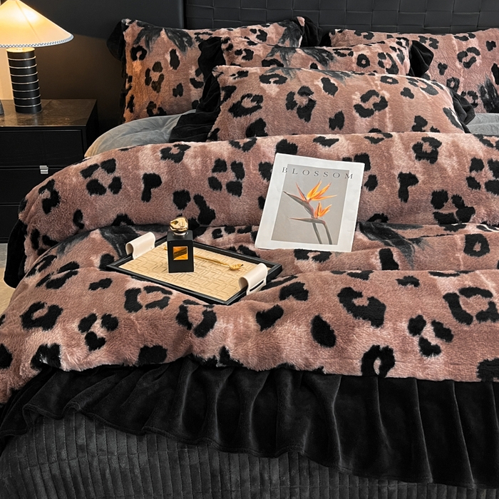 91家纺网 家纺一手货源 找家纺 利欧 2025新款兔毛牛奶绒印花四件套 蝴蝶结豹纹