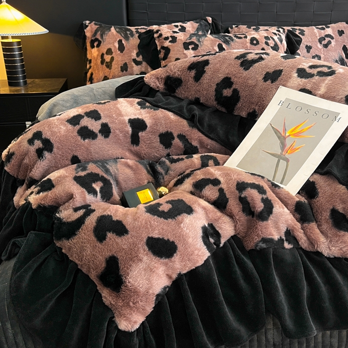 91家纺网 家纺一手货源 找家纺 利欧 2025新款兔毛牛奶绒印花四件套 蝴蝶结豹纹