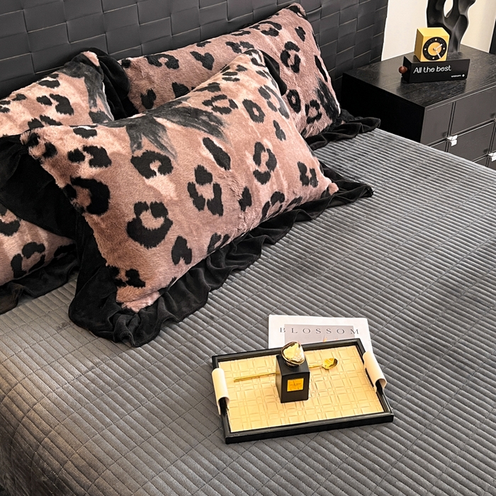 91家纺网 家纺一手货源 找家纺 利欧 2025新款兔毛牛奶绒印花四件套 蝴蝶结豹纹