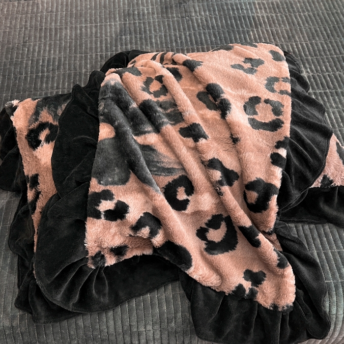 91家纺网 家纺一手货源 找家纺 利欧 2025新款兔毛牛奶绒印花四件套 蝴蝶结豹纹