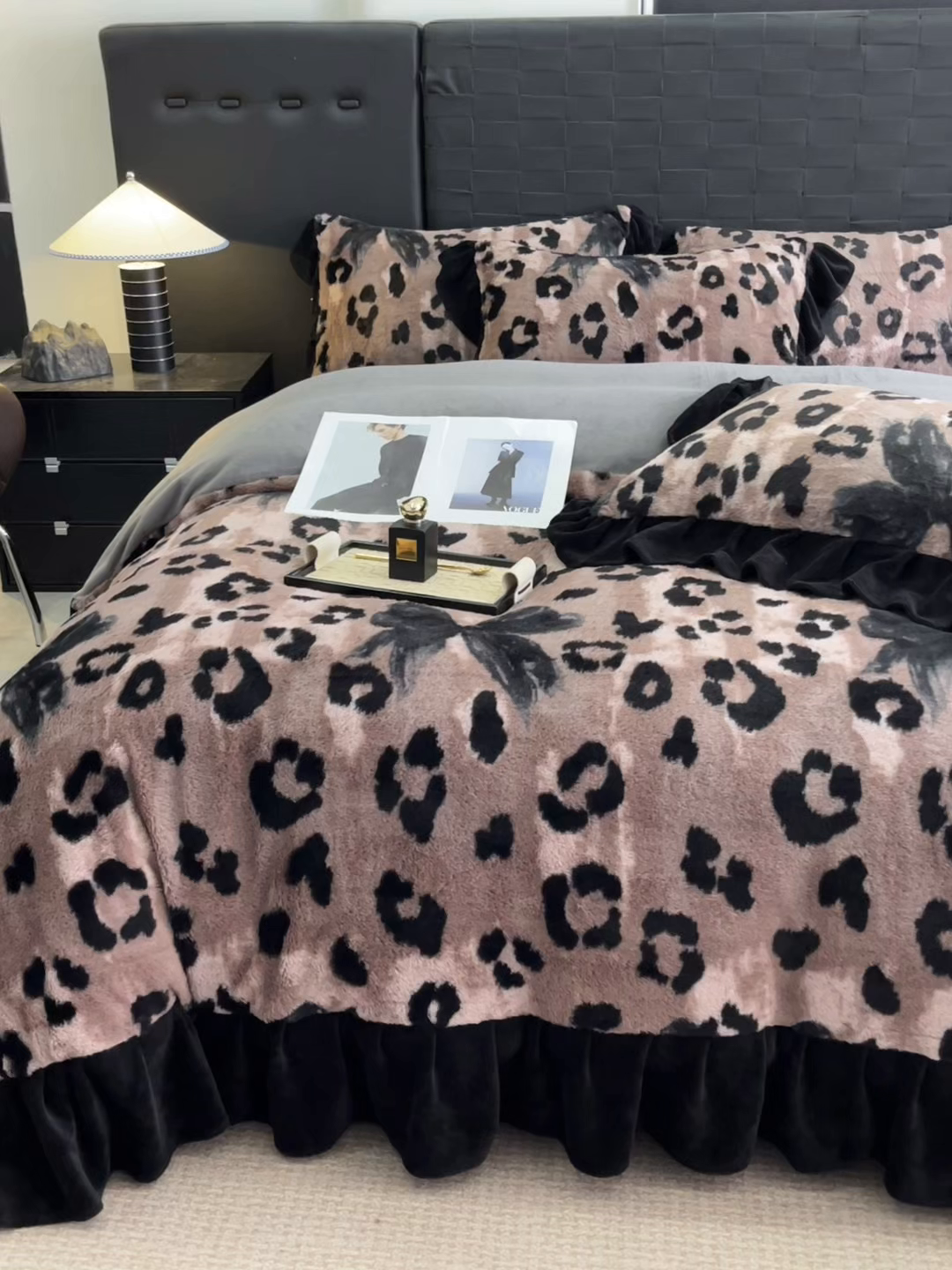 91家纺网 家纺一手货源 找家纺 利欧 2025新款兔毛牛奶绒印花四件套 蝴蝶结豹纹