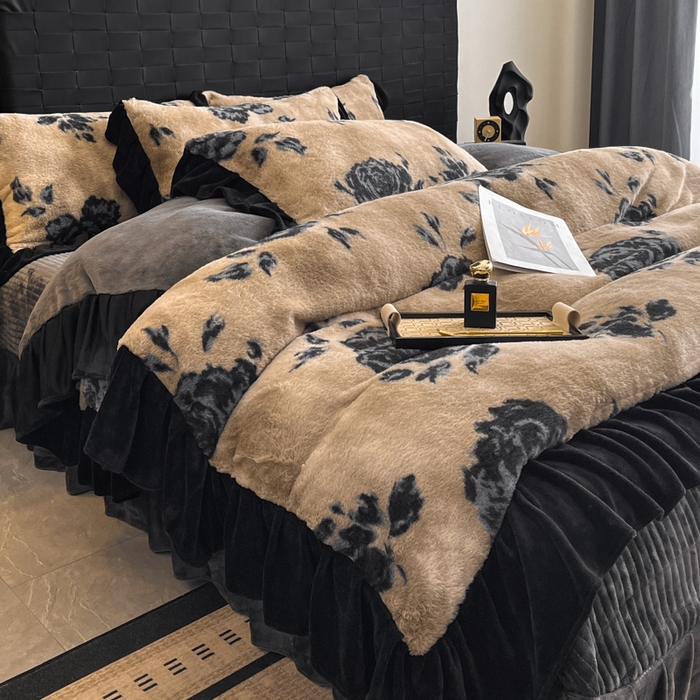 91家纺网 家纺一手货源 找家纺 利欧 2025新款兔毛牛奶绒印花四件套 墨影墨玫