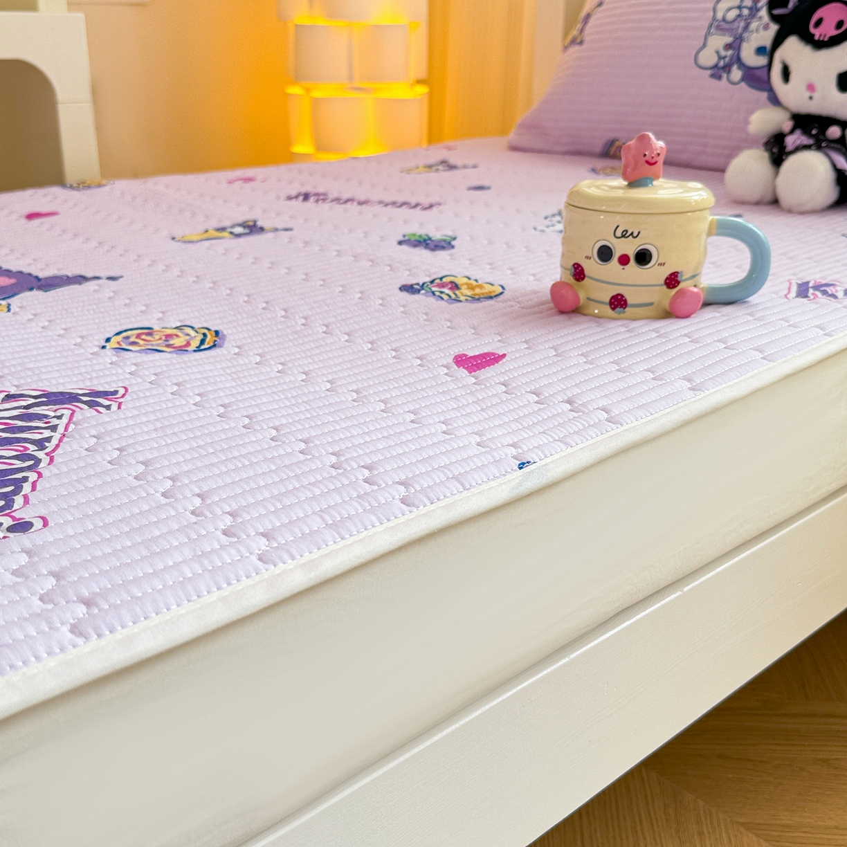 91家纺网 家纺一手货源 找家纺 妮可 2025新款卡通印花学生宿舍原棉夹棉床笠系列 库洛米