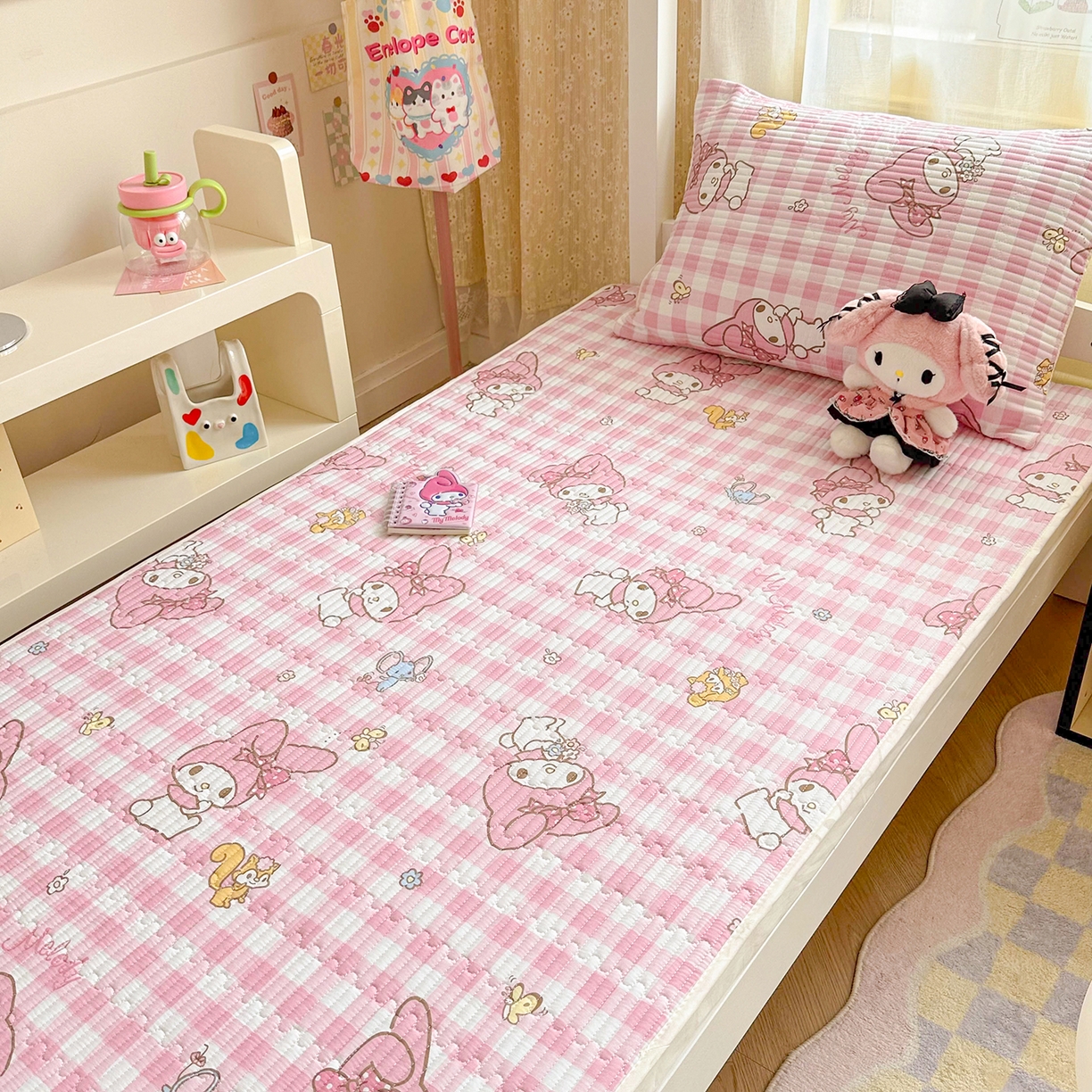 91家纺网 家纺一手货源 找家纺 妮可 2025新款卡通印花学生宿舍原棉夹棉床笠系列 美乐蒂