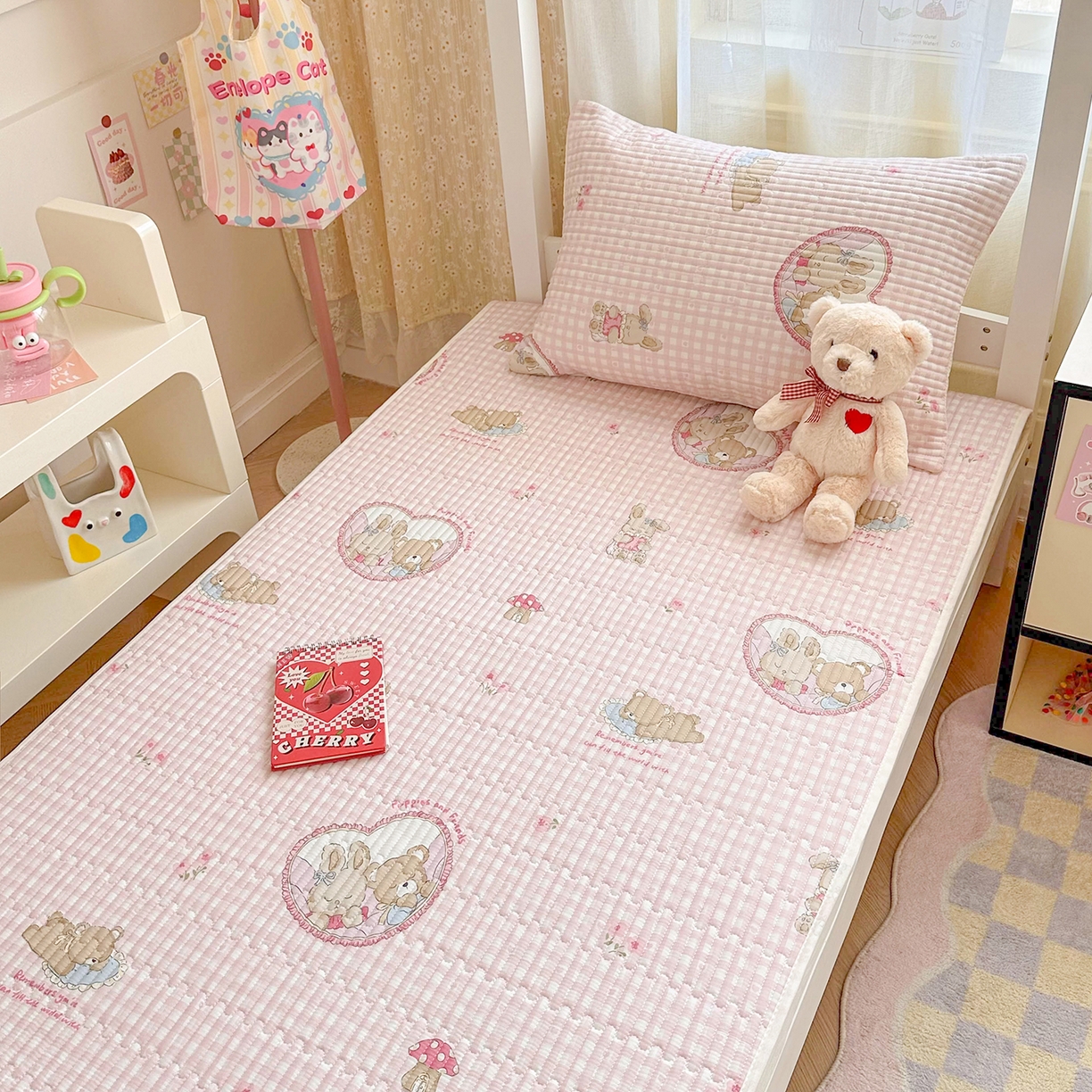 91家纺网 家纺一手货源 找家纺 妮可 2025新款卡通印花学生宿舍原棉夹棉床笠系列 珍妮