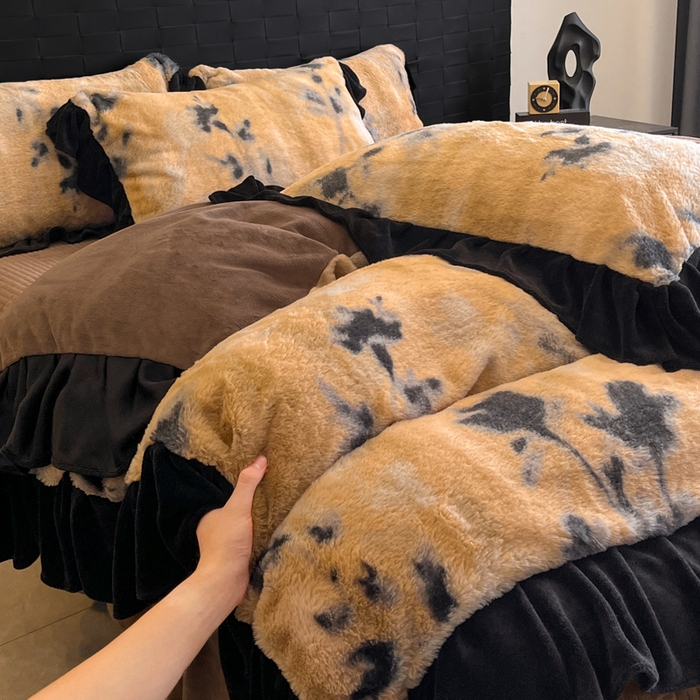 91家纺网 家纺一手货源 找家纺 利欧 2025新款兔毛牛奶绒印花四件套 素影幽芷