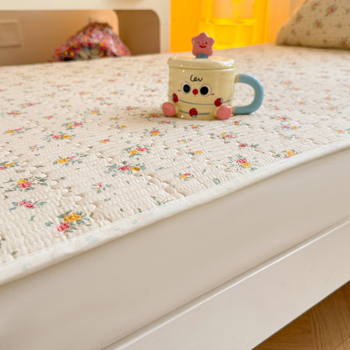 91家纺网 家纺一手货源 找家纺 妮可 2025新款卡通印花学生宿舍原棉夹棉床笠系列 小花K