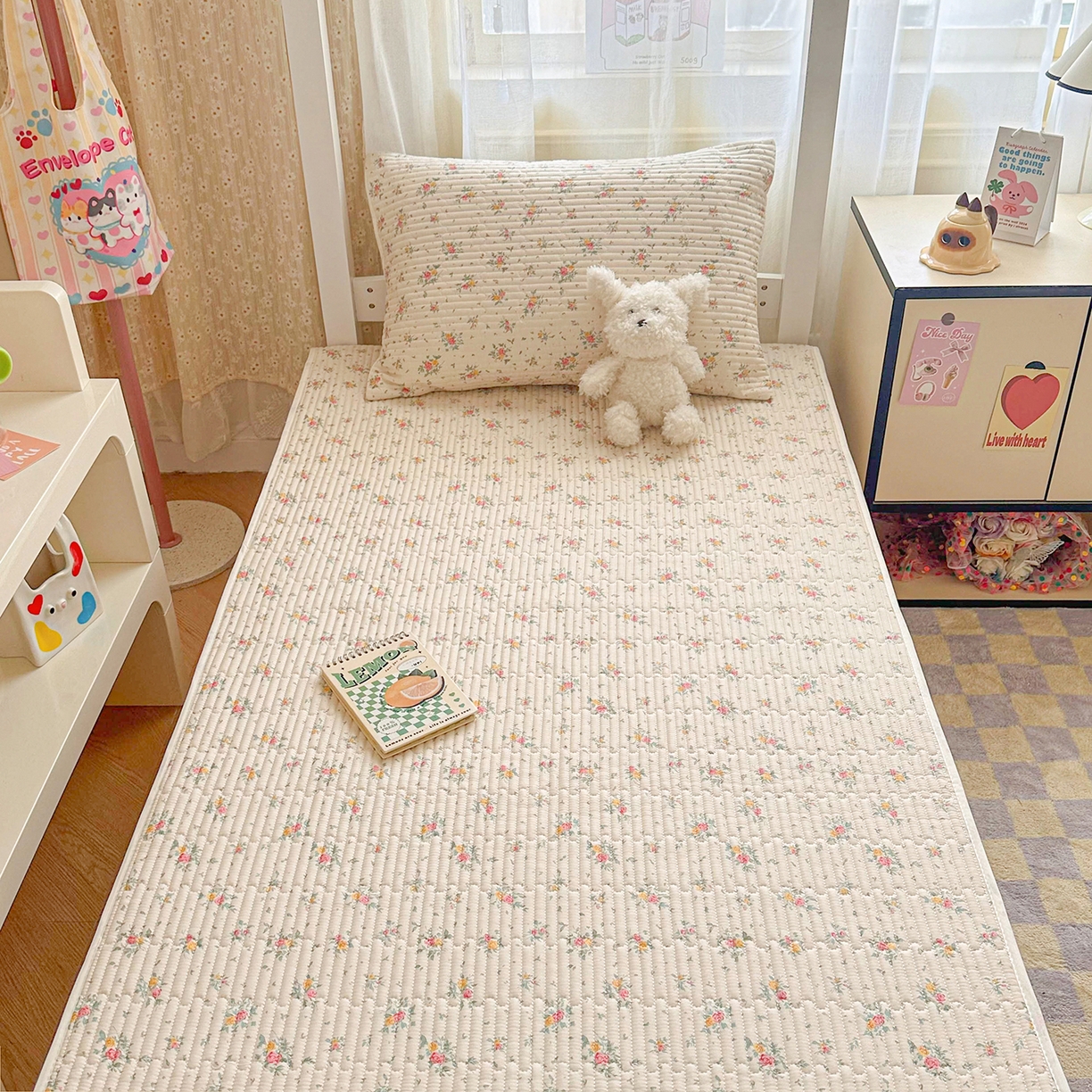 91家纺网 家纺一手货源 找家纺 妮可 2025新款卡通印花学生宿舍原棉夹棉床笠系列 小花K