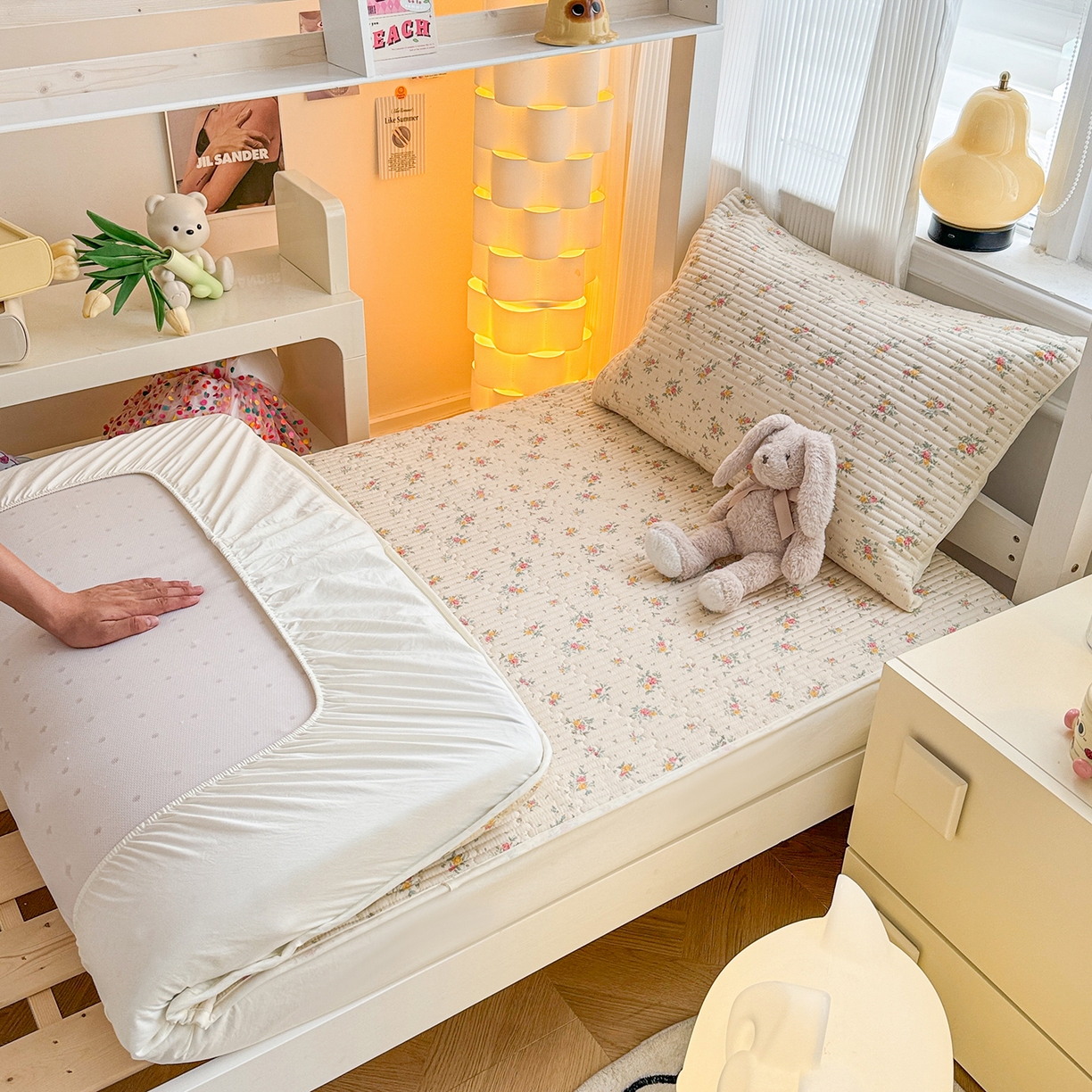 91家纺网 家纺一手货源 找家纺 妮可 2025新款卡通印花学生宿舍原棉夹棉床笠系列 小花K